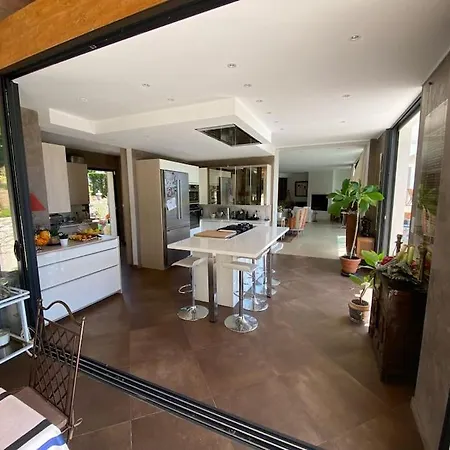 Luxurious 4 Bedrooms In Secluded Area, Swimming Pool Villa *