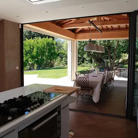 Villa Luxurious 4 Bedrooms In Secluded Area, Swimming Pool